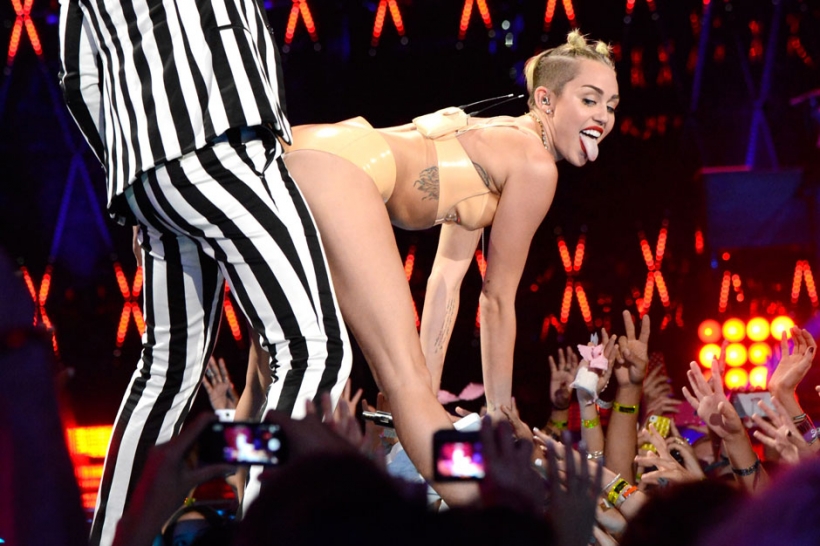 Miley cyrus photo upskirt