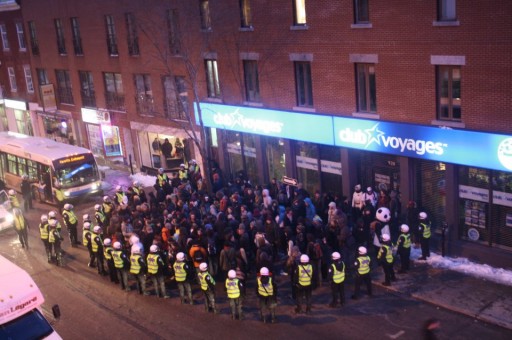Protestors kettled Friday night photo Tim McSorley for Media Co-op